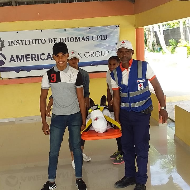 crdbavaro's tweet photo. Verón Bávaro Punta Cana - Domingo 19 de enero, prácticas de #camillaje y #primerosauxilios a #voluntarios, de la zona de verón,  de esta filial de #cruzrojadominicana. Nuestra filial preparándose para el #operativo de la #virgen de la Altagracia y el #carnavalpuntacana.#ifrc https://t.co/cud2ScpXhf