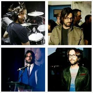 dee_ddclark11's tweet photo. @lamalia62 @LPEVHybrid @LPsoldier4ever @maximal_z @LadyPeaceRoses1 @KittyTalkes_ @weylasways @MonaNeedsRock @BinneyLouise Happy Birthday Rob 🥳🎶🎉🎈🎂⚘🥁🥁🥁🔥🔥🔥🎉🎂🎈🎈❤#HappyBirthdayRob #Bourdie #IWantToMeetRob #LegendaryRob #ILoveRob #BestDrummerEver 🥁 https://t.co/u9LfI5Znac