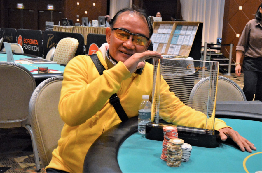 MenNguyenPoker's tweet photo. Happy to win my first @BorgataPoker trophy at #BWPO2020. Beat 741-entry field Event 4: $400 Saturday Series for $50,000 after three-way deal. Long day but lots of fun. https://t.co/lPSmosvIx2
