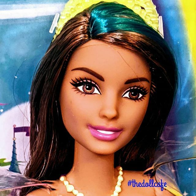 thedollcafe's tweet photo. I love the blue green streak in her hair.  #barbieprincess #tdcneysa #candycoloredhair #thedollcafe  #barbiedreamtopia #tdcdreamtopia #dreamtopia #neysamold #tdcpl #neysabarbie #2020barbie #barbie2020 #barbiecollector #barbieblogger #dollblogger https://t.co/6FfYEt0fOV https://t.co/1jQC9tiZ4Z