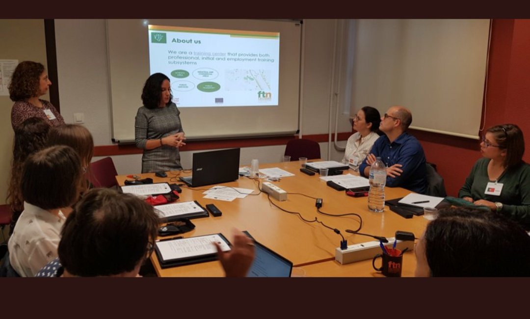 STEPV_Iv's tweet photo. La col·laboració del professorat d'idiomes està sent fonamental pel #desenvolupament dels projectes europeus i d'internacionalització de la FP i no la deurien realitzar per voluntarisme com feina afegida i sense reconeixement #DEPdepartamentIdiomes @miguelsolerg @vicentmarza https://t.co/rivXmcmK7P