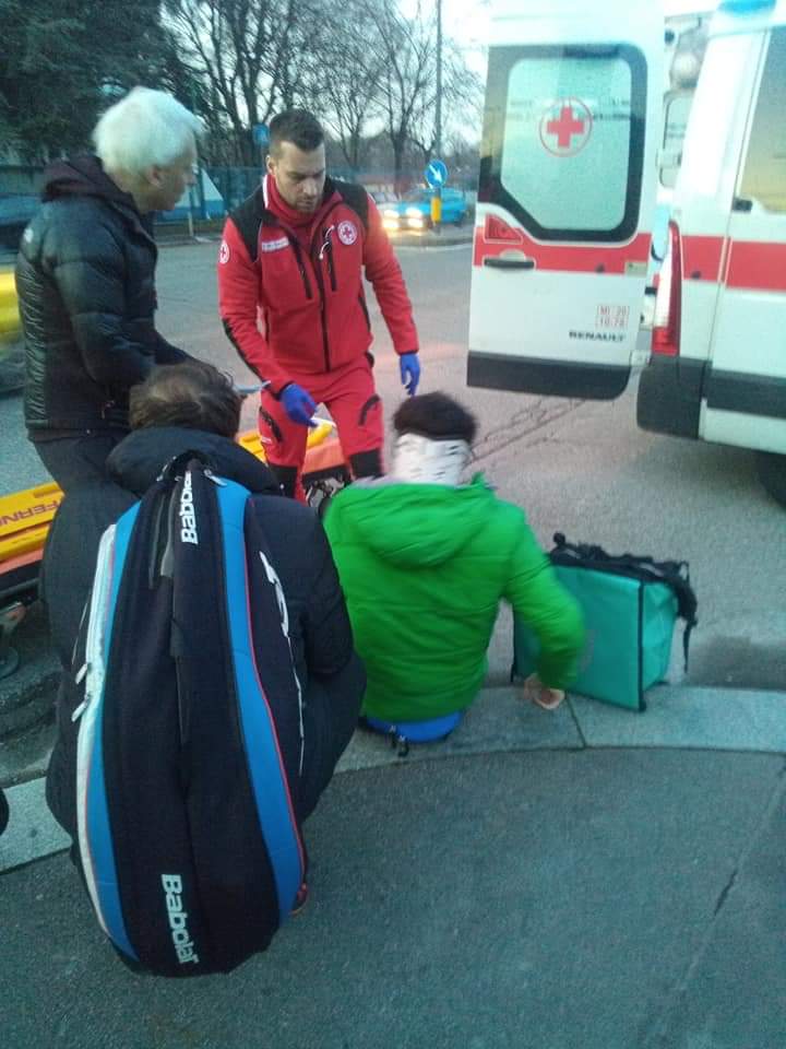 Ennesimo rider ferito a Milano:m.facebook.com/story.php?stor…