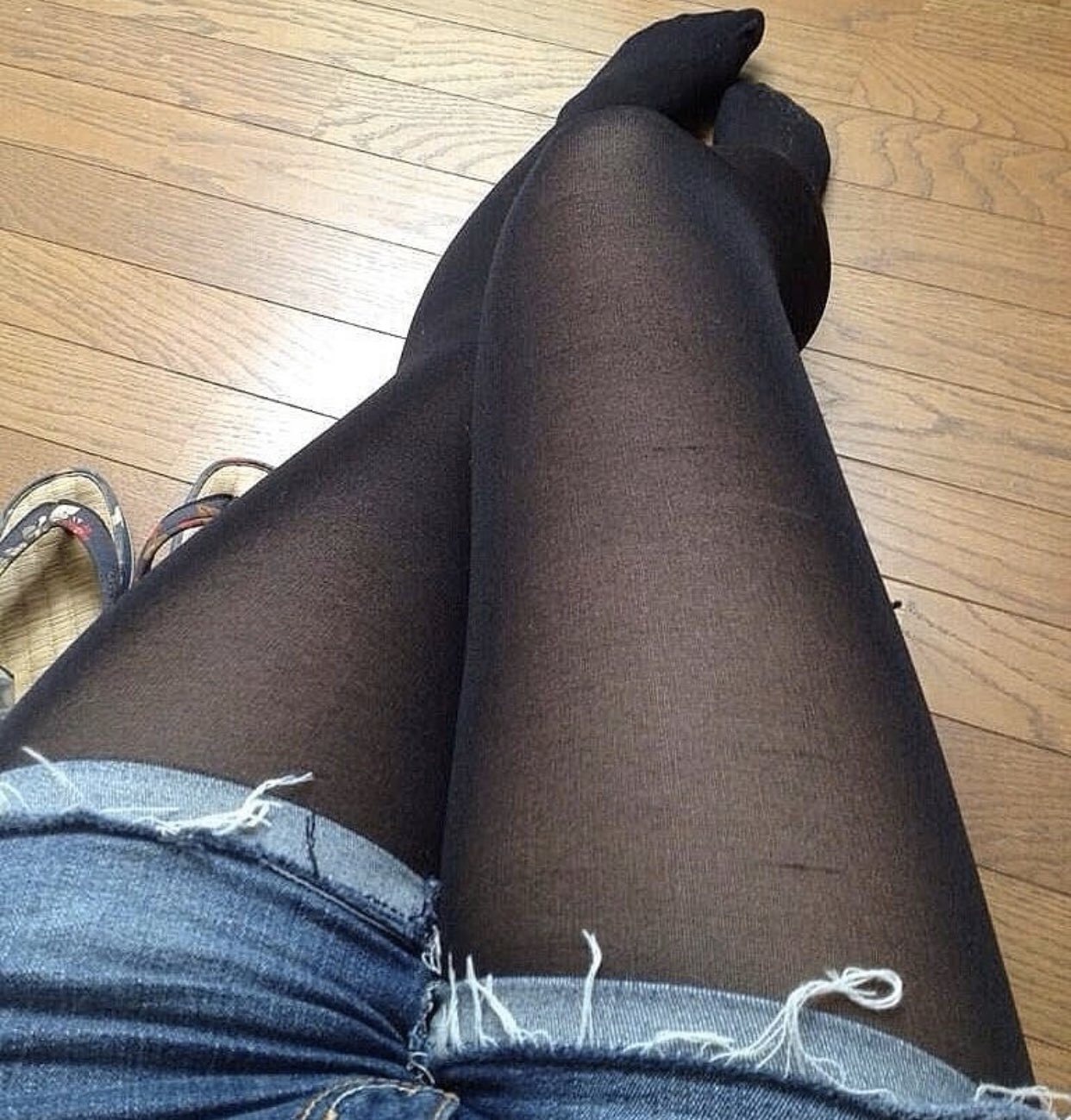 девушки от первого лица в колготках. ноги девушки в леггинсах. ножки вид сверху. девушки от первого лица в колготках. девушки от первого лица в колготках.