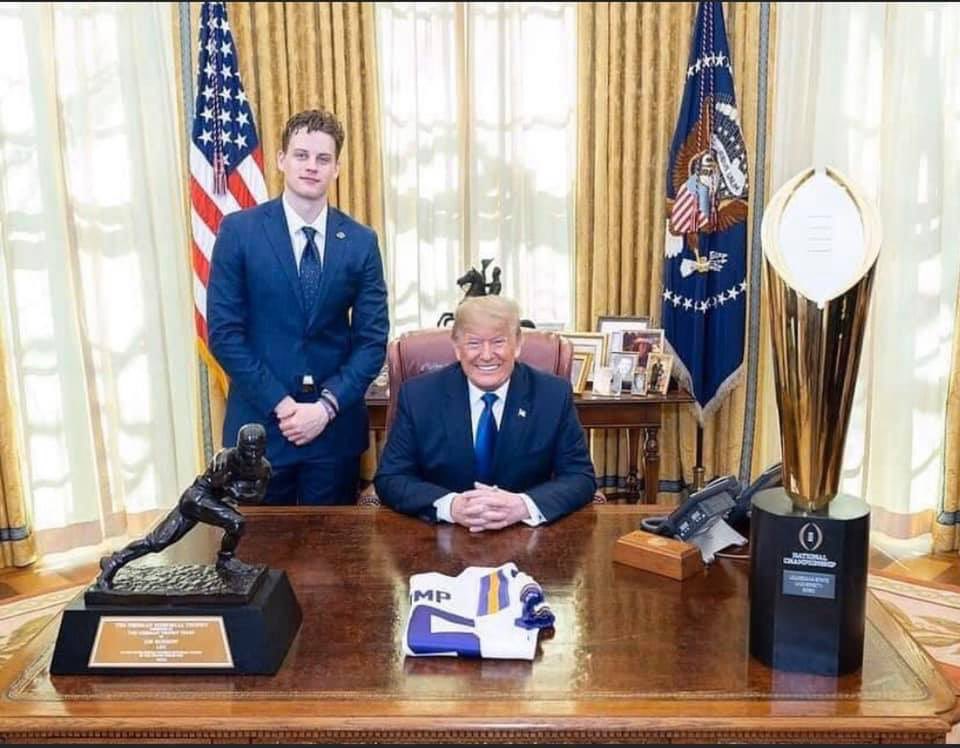 President Trump and LSU QB Joe Burrow in the Oval Office 🇺🇸