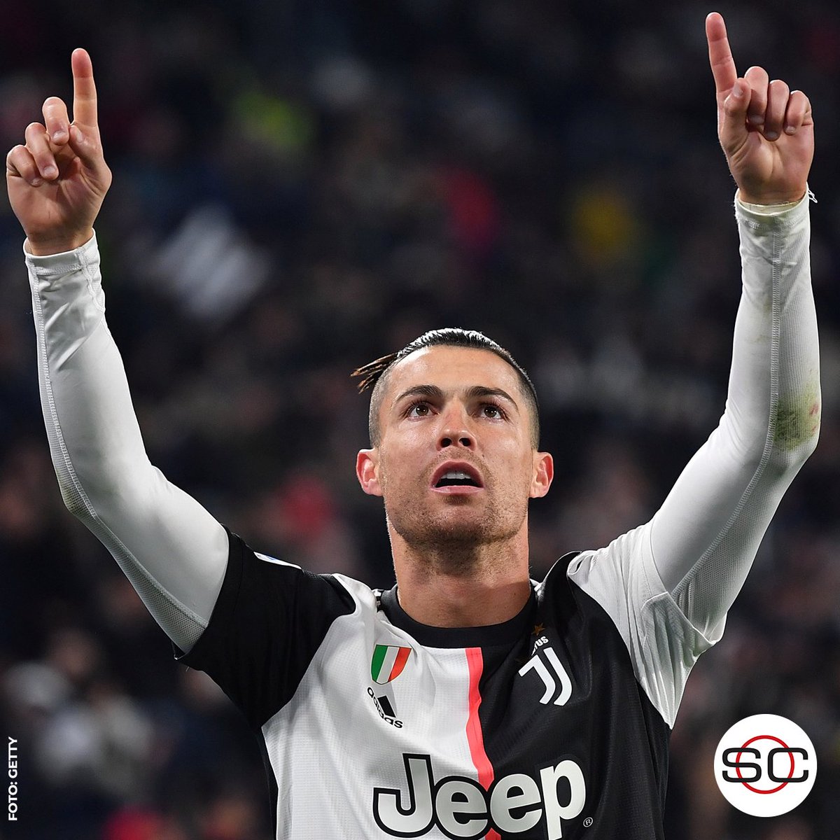 SportsCenter_nt's tweet photo. Cristiano Ronaldo esta temporada de #SerieAxESPN: 😱

⚽ 16 goles en sus primeros 20 partidos ⚽

🧐 La última vez que un jugador de la Juventus tuvo esa marca fue Omar Sívori en 1960. 

En una palabra SC, lo de CR7 es:____________👀 https://t.co/RzwqJaVhX9