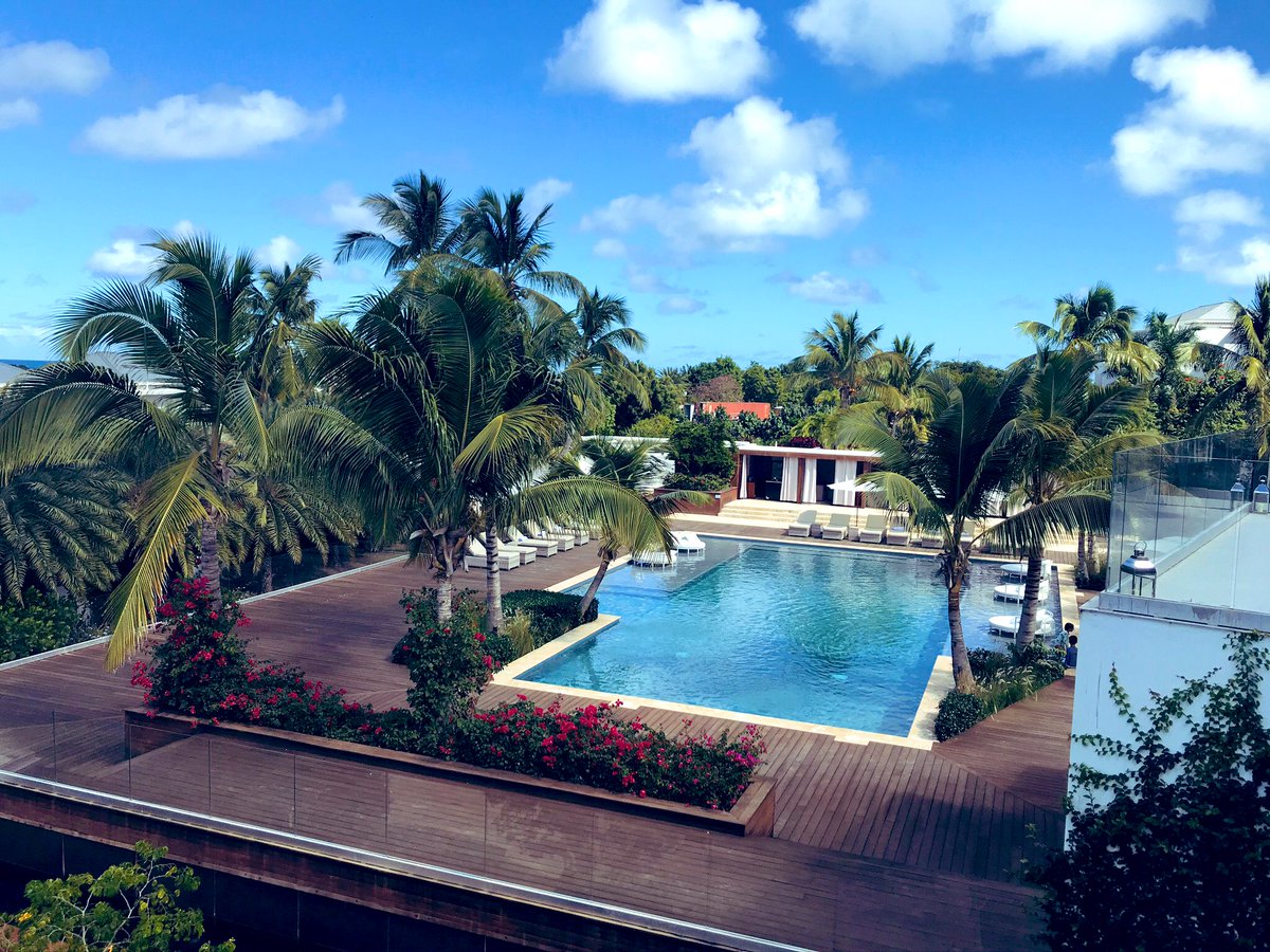 HodgesBay's tweet image. Fun times to be had.   Memories waiting to be made 😎☀️🍦 
#familypool 
#Antigua
#HodgesBay