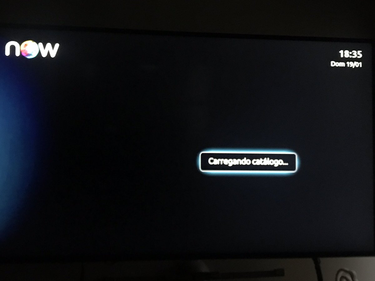 celia_forte's tweet image. Já liguei 2 vezes para a @NetClaro_ e irritantemente essa msg persiste. E vem a bosta da msg “desligue e ligue o decodificador”. NÃO RECOMENDO. #netclaro .