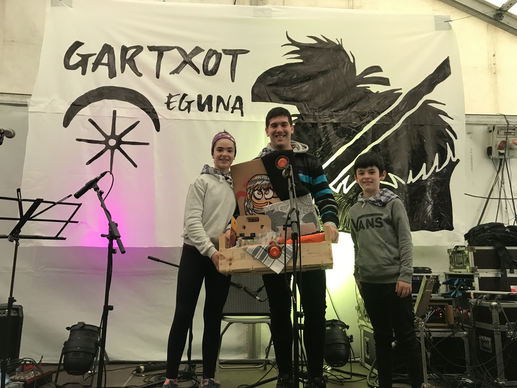 Gartxot_Ekimena's tweet photo. Aurtengo sormen saskietako irabazleak. 🎁🌀  Gozatu itzazue eta gure esker ona saskiak osatzeko haien ekarpena egin duten guztiei. 🙌🏼  #GartxotEguna https://t.co/5xpusgZhYN