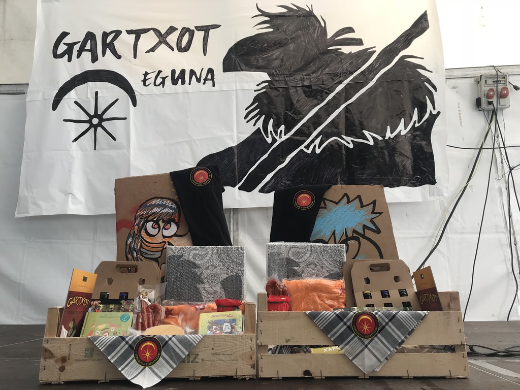 Gartxot_Ekimena's tweet photo. Aurtengo sormen saskietako irabazleak. 🎁🌀  Gozatu itzazue eta gure esker ona saskiak osatzeko haien ekarpena egin duten guztiei. 🙌🏼  #GartxotEguna https://t.co/5xpusgZhYN