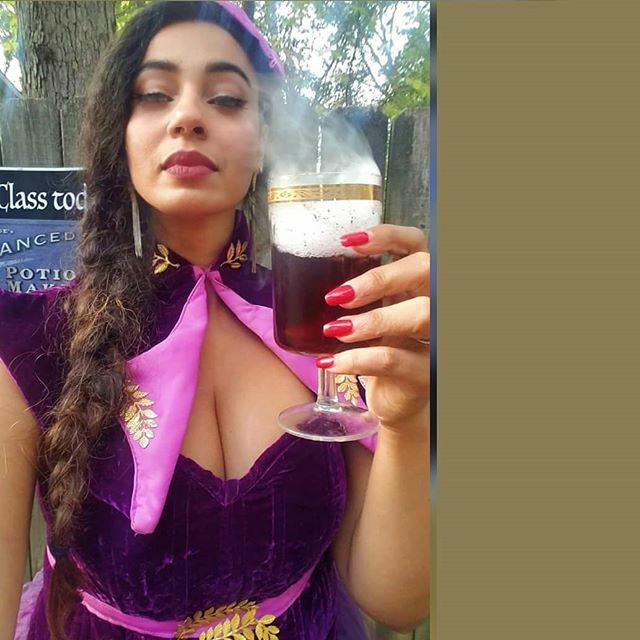 h_sama's tweet photo. Last time as Salomé Lestrange🍷💫 teaching the Advanced potion class
#harrypotter #SalomeLeStrange #PotionClass #princessparty #cosplay #hsamablog #harrypotterfan #hogwarts https://t.co/GazrqFmJPR https://t.co/PdyL6xt1gR