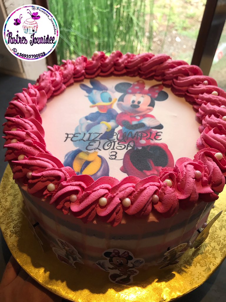 PJozaidee's tweet photo. Una Dripcake temática Minnie y daisy para una princesa es torta de crema manjar y pulpa de durazno y chocolate, que esperas para cotizar para tus celebraciones 🥰 @lopradoconecta2 @lopradoaldia https://t.co/P5aJYWUFkf