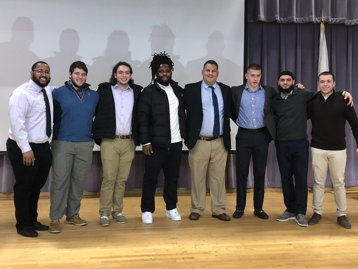 Alex_Bresner76's tweet photo. Thank you to these 7 senior on a great 4 Championship seasons and a lifetime of memories... canโt wait to see you all do even better things in the future #JuiceHounds #DroveFor5 https://t.co/5q1XnMGcIF