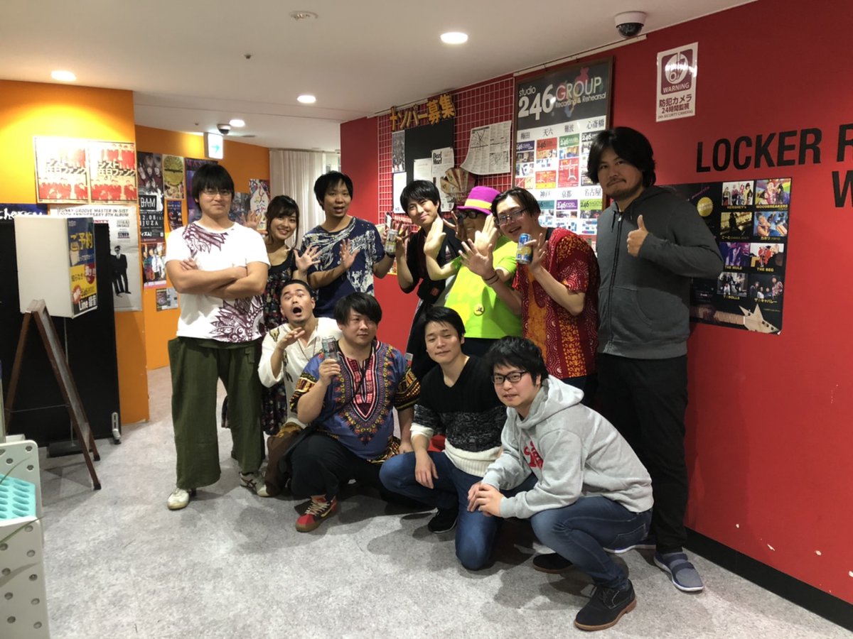 miztom_perc's tweet photo. くそオヤジ最後のひとふり@十三
「はまぐりらーめん(煮玉子、レア焼豚増し)」
昨日は十三で #MAGICGROOVE のライブでした🎵🎤🎹🎸
聴きに来ていただいた方、本当にありがとうございました😭👍
今度は5月に野外ライブするかも❓💪
ライブ前の腹ごしらえはこちら🍜
並びも少なくめっちゃ旨かった😍 https://t.co/Y14jkMK2HW