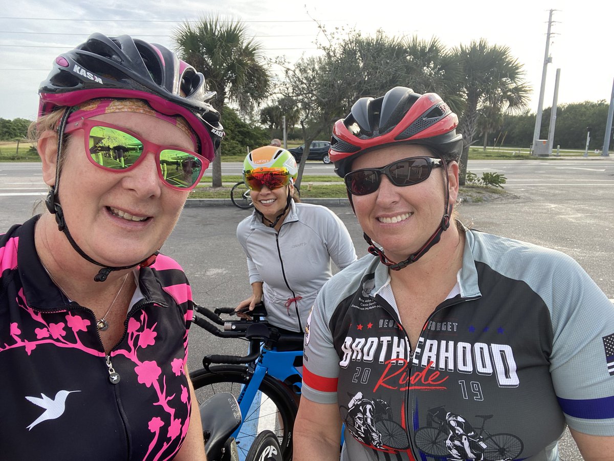 _falardeau's tweet photo. Great weekend of running 10 miles and biking 24! Maintaining my base before starting my training for my 8th -70.3 #IronmanOhio #Triathlon #Triathlete #RunVero #BicycleSport https://t.co/wvoxGc5Pil