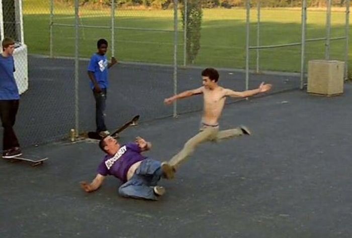 драться. веселые драки. смешной конфликт. драка невесты на свадьбе. шуточная драка.