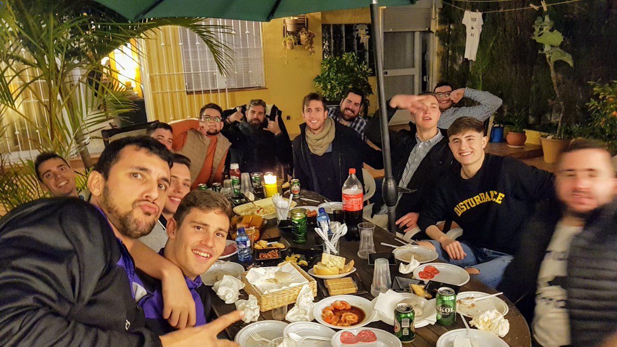 Kleinjan97's tweet photo. Victoria, segundos en la liga, clasificados para la 2a Fase y tremenda conexión @UPBGandia + @penyabigotetgnd 😍🏀 Gran noche con una compañia increible, esperemos que se repita pronto amigos!!!💪 #SomosEquipo #AsíDaGusto #CenitaBBQ https://t.co/KxT3xwcUN0