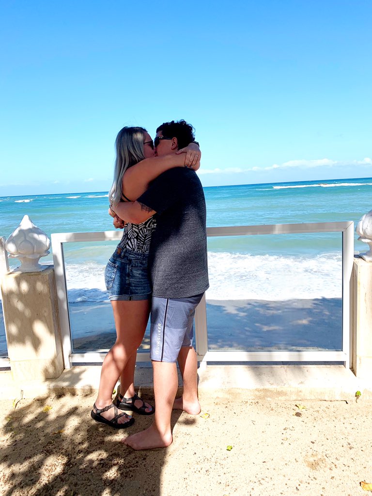 Hartwell98's tweet photo. Ended our vacation by doing the thing 💍 https://t.co/PSUDvoe7RL
