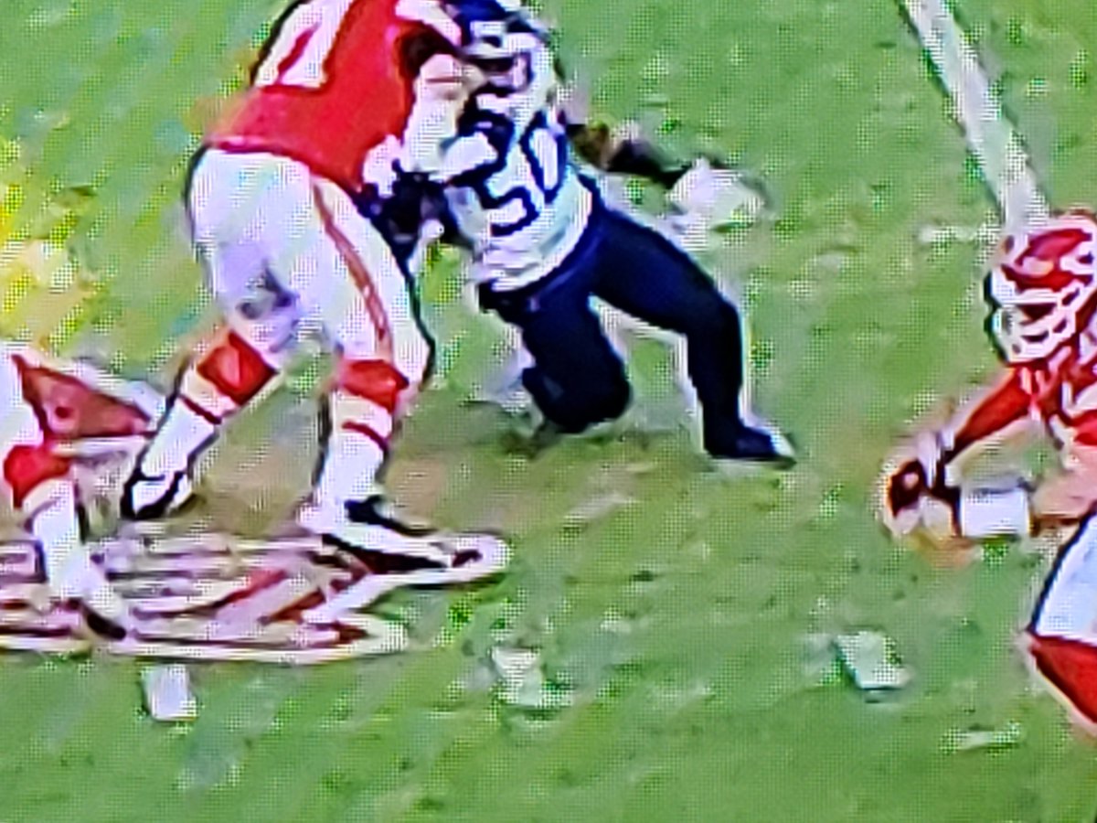 jcoleman157's tweet photo. #AFCChampionship #Refball how do you not call this? Fucking #garbagerefs https://t.co/wNQICCauYS