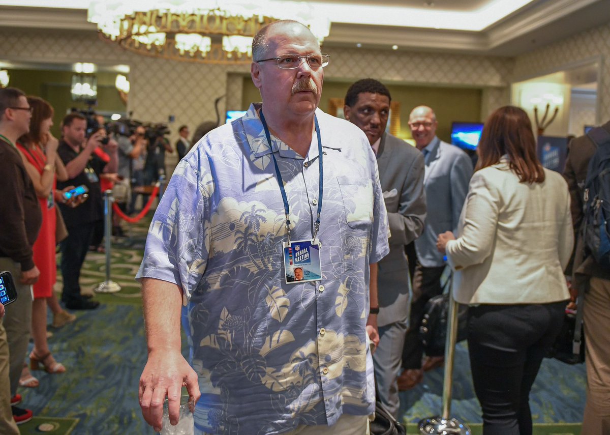 BarstoolBigCat's tweet image. No wardrobe is better suited for Miami in late January.