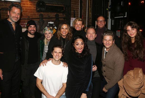 MRFanFanFans's tweet photo. The Moulin Rouge was seeing STARS last night! @ActuallyNPH & @Davidburtka! @FaithHill & @TheTimMcGraw! @Mariska & #PeterHerman! @TheAAshford & #JoeTapper! So much love for these amazing artists! We hope they all enjoyed the show! #moulinrougebroadway #aarontveit #karenolivo (1/2) https://t.co/txr8qkRwYf