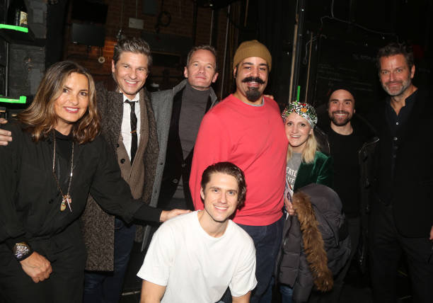 MRFanFanFans's tweet photo. The Moulin Rouge was seeing STARS last night! @ActuallyNPH & @Davidburtka! @FaithHill & @TheTimMcGraw! @Mariska & #PeterHerman! @TheAAshford & #JoeTapper! So much love for these amazing artists! We hope they all enjoyed the show! #moulinrougebroadway #aarontveit #karenolivo (1/2) https://t.co/txr8qkRwYf