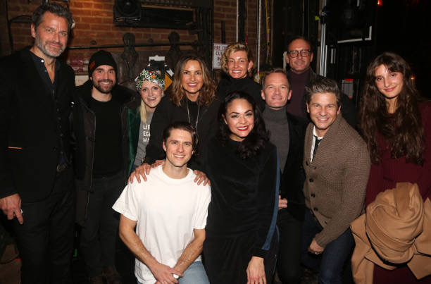 MRFanFanFans's tweet photo. The Moulin Rouge was seeing STARS last night! @ActuallyNPH & @Davidburtka! @FaithHill & @TheTimMcGraw! @Mariska & #PeterHerman! @TheAAshford & #JoeTapper! So much love for these amazing artists! We hope they all enjoyed the show! #moulinrougebroadway #aarontveit #karenolivo (1/2) https://t.co/txr8qkRwYf