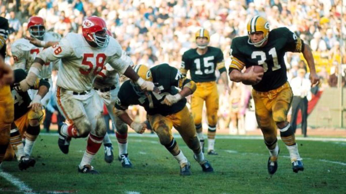 UB_CLE's tweet photo. The Super Bowl everyone should be rooting for. A rematch of Super Bowl 1 in the 100th season of the NFL. 🔥 https://t.co/dgvz8JHEKL