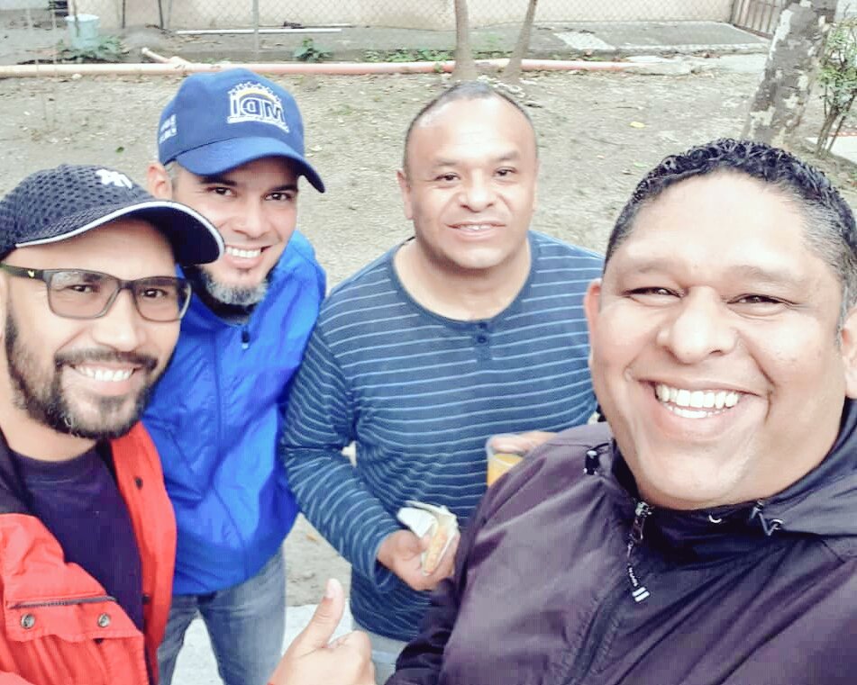 JulioReyesCcs's tweet photo. De las cosas buenas de la vida que hay que celebrar es la amistad, estos panas son de esos buenos amigos que están allí para las que salgan. #MisPanas @biannylo @angelgodoy3 Carlos Montiel. https://t.co/tw9NSFdvOn