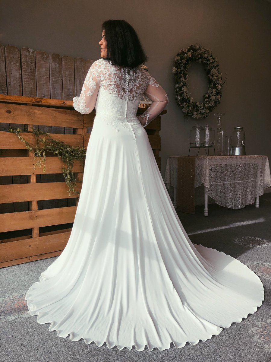AnniesRoom's tweet photo. So many new Bridal arrivals!! 💐 #beananniesroombride https://t.co/bJqjM1ihzx
