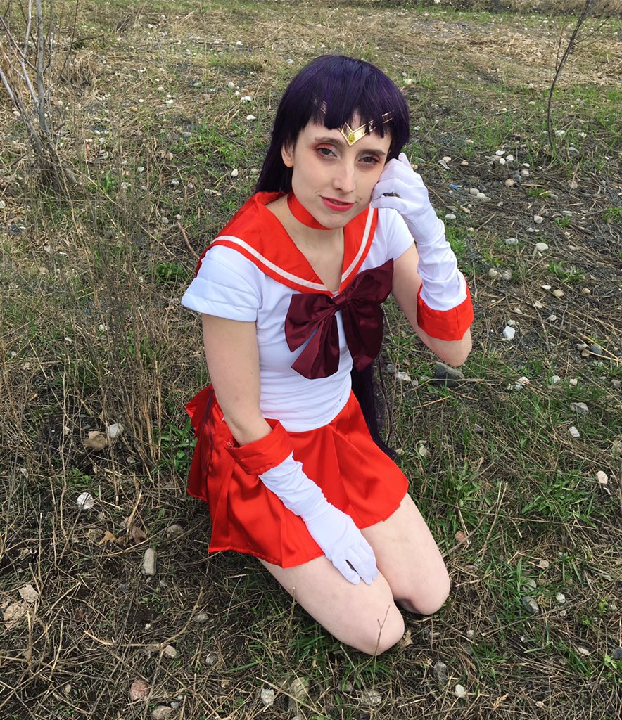 cosplay_hearts's tweet photo. “Nothing good comes out of mimicking other people. What is important is being yourself.” ✨🌙
Cosplayer: hellokitty
Instagram: @tiamacedo
#sailormoon #sailormooncosplay
#hellokitty #hellokittycosplay #sailormars #sailormarscosplay #sailorscout #sailorscoutcosplay #comicon2019 https://t.co/w99YifhZQP