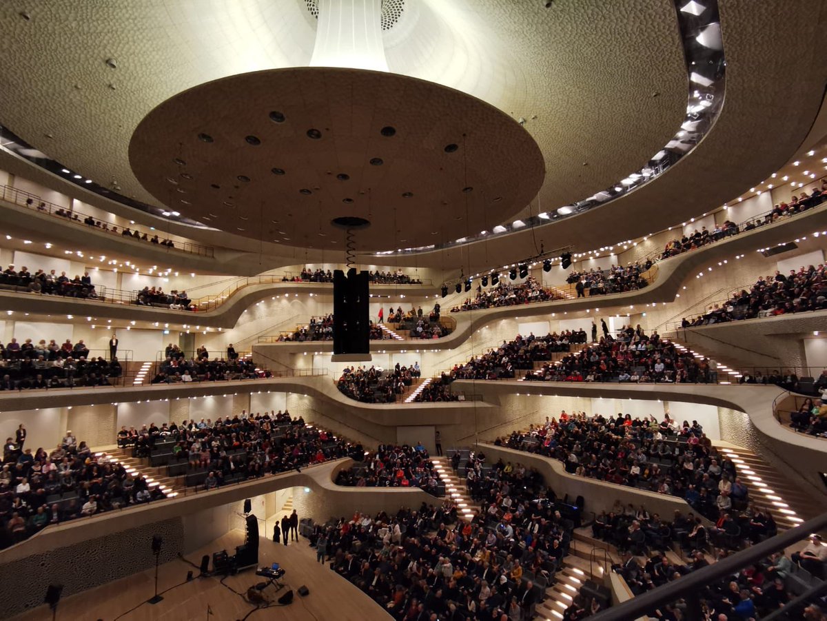 youngrose_n's tweet photo. Amazing concert in an amazing city♥️ https://t.co/XUglSULOqS