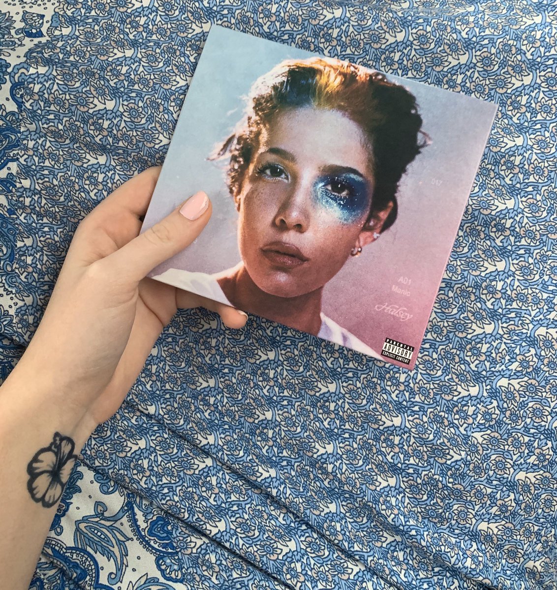 _L4VERN4's tweet photo. FINALLY #ManicOutNow https://t.co/KHmABFHU0s