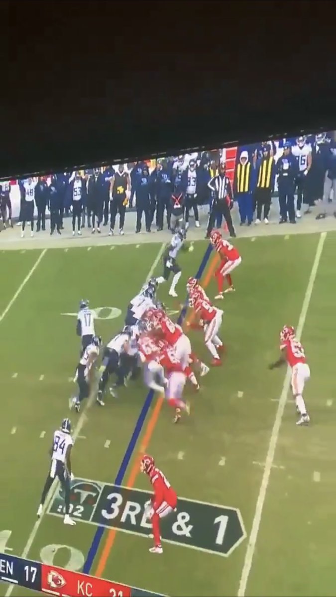 Flag is coming out and Kelly literally hasn’t even touched a Chiefs defender yet. Explain <a href="/NFLOfficiating/">NFL Officiating</a>...