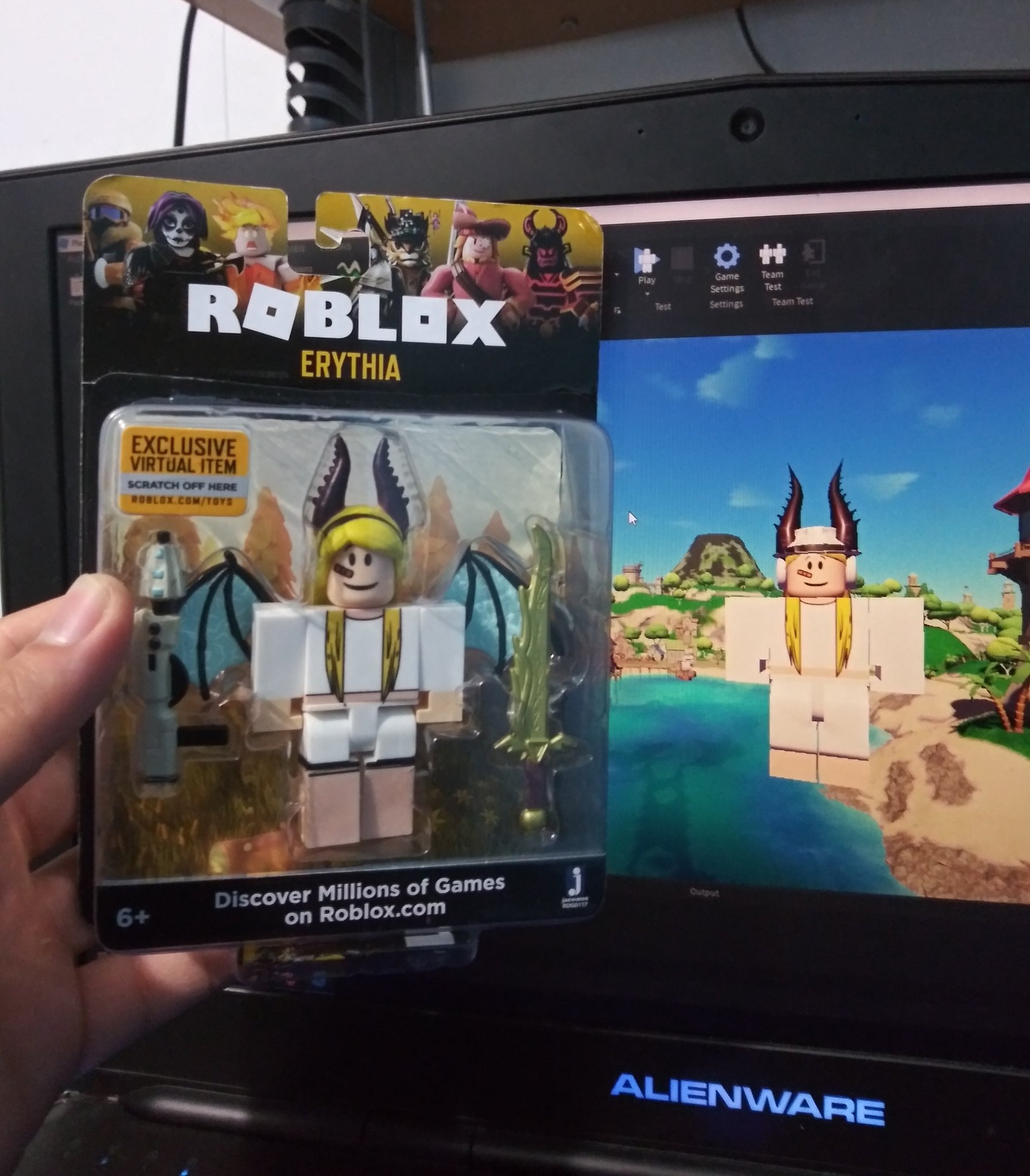 D Vhoodie On Twitter Just Bought An Erythia Roblox Toy So I Can