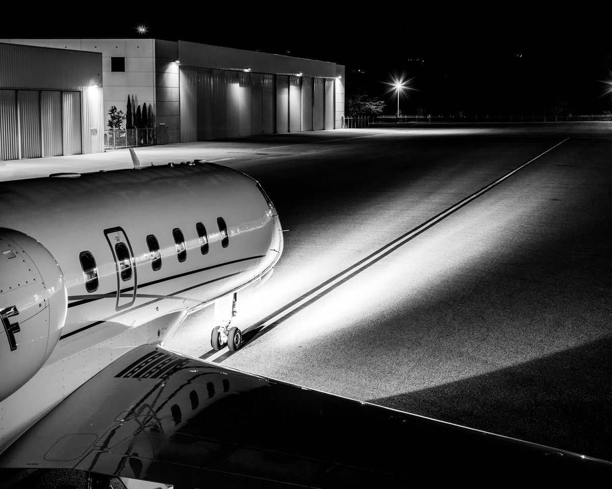 fly_wat's tweet image. Dark nights? Meet our HID lights. 
#Challenger300 #Challenger350 #BombardierJets #BusinessAviation #HIDlights