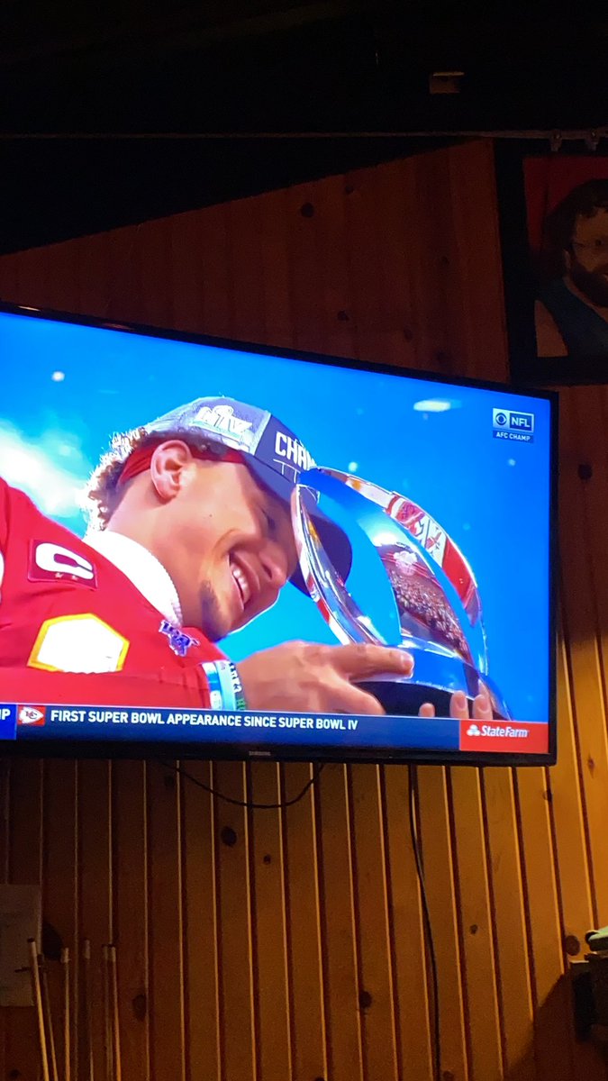 kathyluwho's tweet photo. How sweet it is! 
The lifelong @Chiefs fans I’m hanging with are 😲👊🤚. “We’re going to have so much fun in two weeks.”
#SuperBowlLIV bound. 
#AFCChamps
#lifeinkc https://t.co/WgxRhXGggw