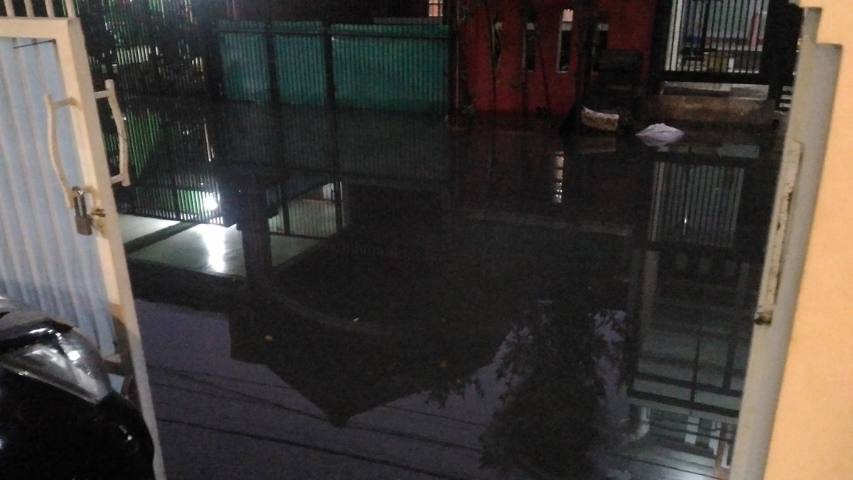 kondisi pagi ini di cluster tulip bumi adipura, dan penampakan  GENANGAN di belakang benteng perumahan mewah sumarecon <a href="/PRFMnews/">Radio PRFM</a> <a href="/ElshintaBandung/">Elshinta Bandung</a> <a href="/OdedMD/">Oded Muhamad Danial</a> <a href="/ridwankamil/">Ridwan Kamil</a> @DPUKotaBandung <a href="/KecGedebage/">Gedebage Bagja</a>