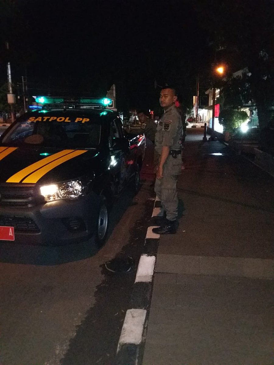 Kegiatan anggota satpol pp malam ini, melaksanakan patroli ke wilayah sadang dan jalur kota.
<a href="/ratna_anne/">anne ratna mustika</a> <a href="/DediMulyadi71/">Kang Dedi Mulyadi</a> <a href="/DiskominfoPWK/">Diskominfo Purwakarta</a> @BKPSDM_PWK <a href="/InspPwk/">INSPEKTORAT DAERAH</a>