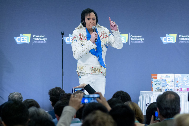 Yes! He was in the building! Who better that retro  #elvis to show up at #ces2020 #lastgadget to wish the contestants a good show.  Viva Las Vegas!