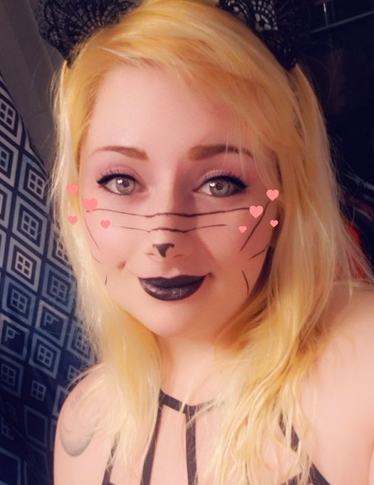 Jessica English’s pics and videos