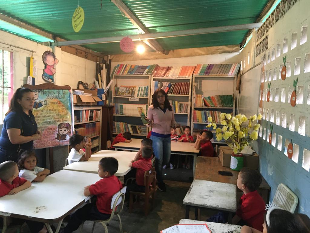 fuertemurachi's tweet photo. Reunión de representantes, inicial "A"; visita a la biblioteca,tema día del maestro; deshierbe huerto escolar 2do "B"; poesía día del maestro inicial "A". @01Ptmstachira @psuvaristobulo @circuitoeduca11 @Crazet2011 @MPPEDUCACION @ZonaEducTachira   @fuertemurachi https://t.co/xeCqP79DLf