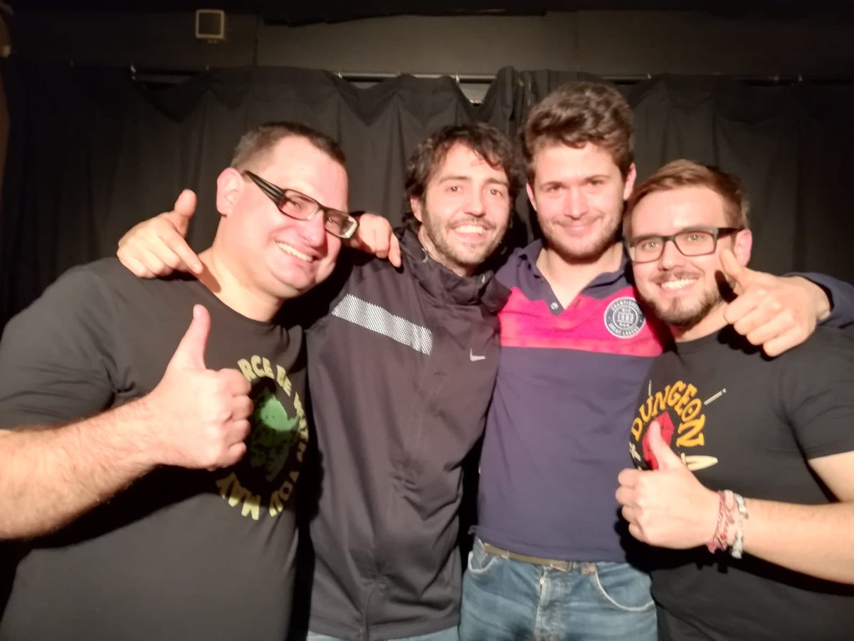 Aureli_DelPozo's tweet photo. Otra noche de monólogos para el recuerdo! Nuestro profe @ManuProscrito de maestro de ceremonias, mis compis de @PerformArt1 y un servidor dándolo todo y @davidguapo como espectador de lujo! De puta madre!!! 🥳🥳🎤🎤🎉🎉
#nochedemonologos #elmedi #barcelona #performart #comicos https://t.co/CmUOL6r2lY