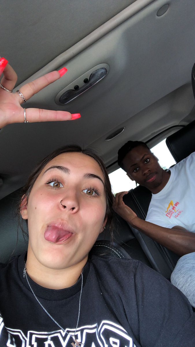 megaaanmichelle's tweet photo. happy birthday to one of my best friends ! i luv u and have an amazing day<3 @MadeDifferent__ https://t.co/PmYup0zevo