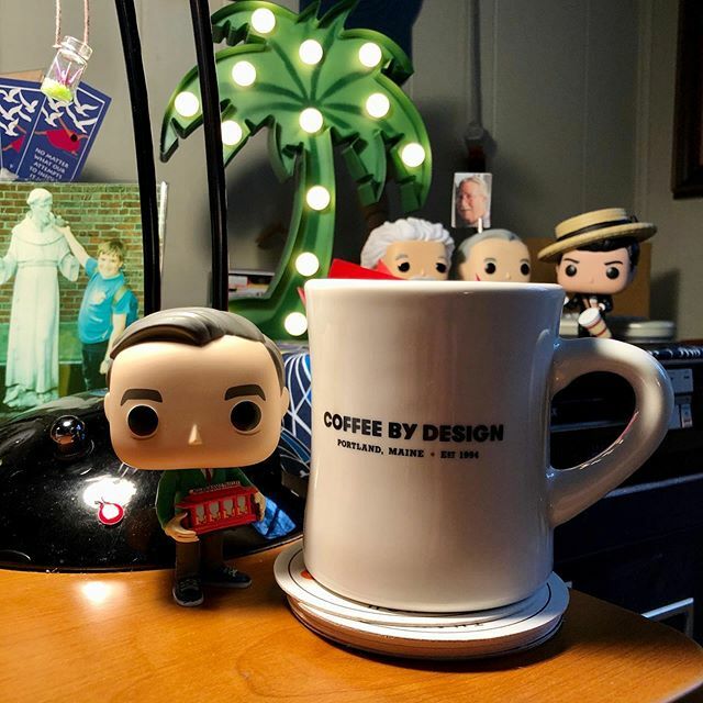 sparkplugcoach's tweet photo. Sometimes it’s nice to sit at my desk in front of my palm tree and get some biz planning done at my very quiet office space at home. #homeoffice #sparkplugcoaching #certifiedlifecoach #planning #coffee #coffeemug #mrrogers #deziarnez #tomhanks #funkopop … https://t.co/xkYJaZ6W8l https://t.co/hNnxeRNLqs