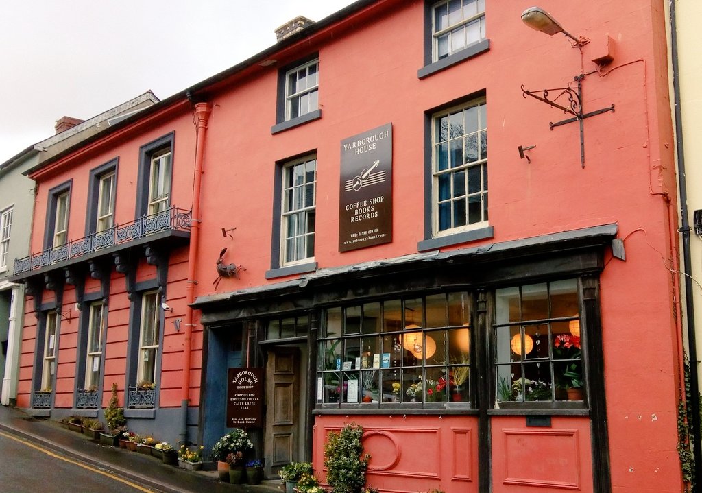 Following your story @The_PBS with great pleasure & interest esp since my local border town has v special & unique #YarboroughHouse #2ndhand #Bookshop & #Poetry #Pharmacy @emergencypoet in #BishopsCastle #HighStreet #Shropshire #Independent #Shoponyourdoorstep ☀ 📙 🎶