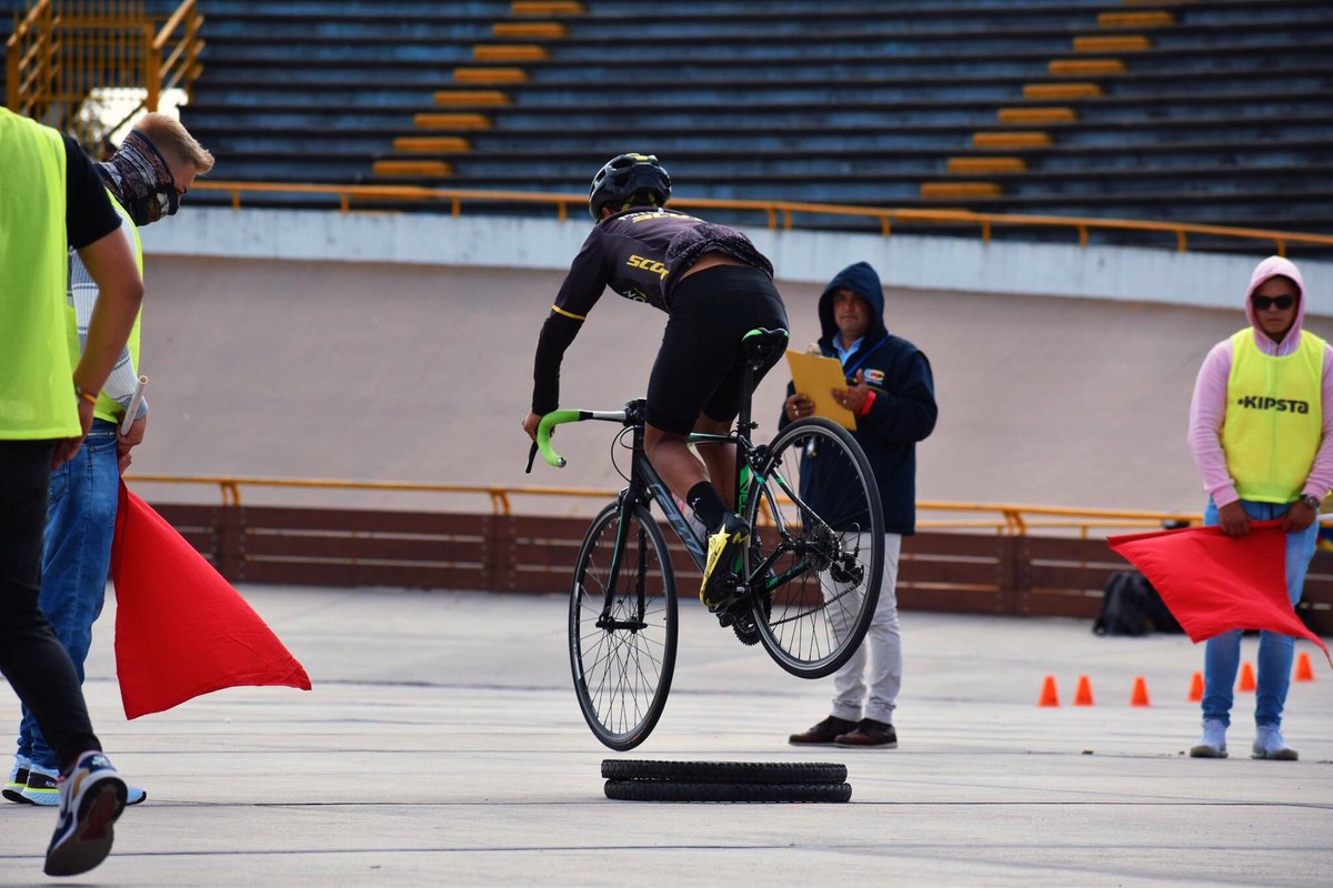 funchaves's tweet image. CONVOCATORIA #FUN2020 
Filtro 1️⃣: Gymkana de agilidad - una prubea donde la agilidad fue evaluada contra el tiempo 🚴🏼‍♂️ Participaron casi 60 ciclistas por categoría y quedarán 40 por categoría para competir mañana y el martes. Esto fue lo mejor del día ☝🏻💥