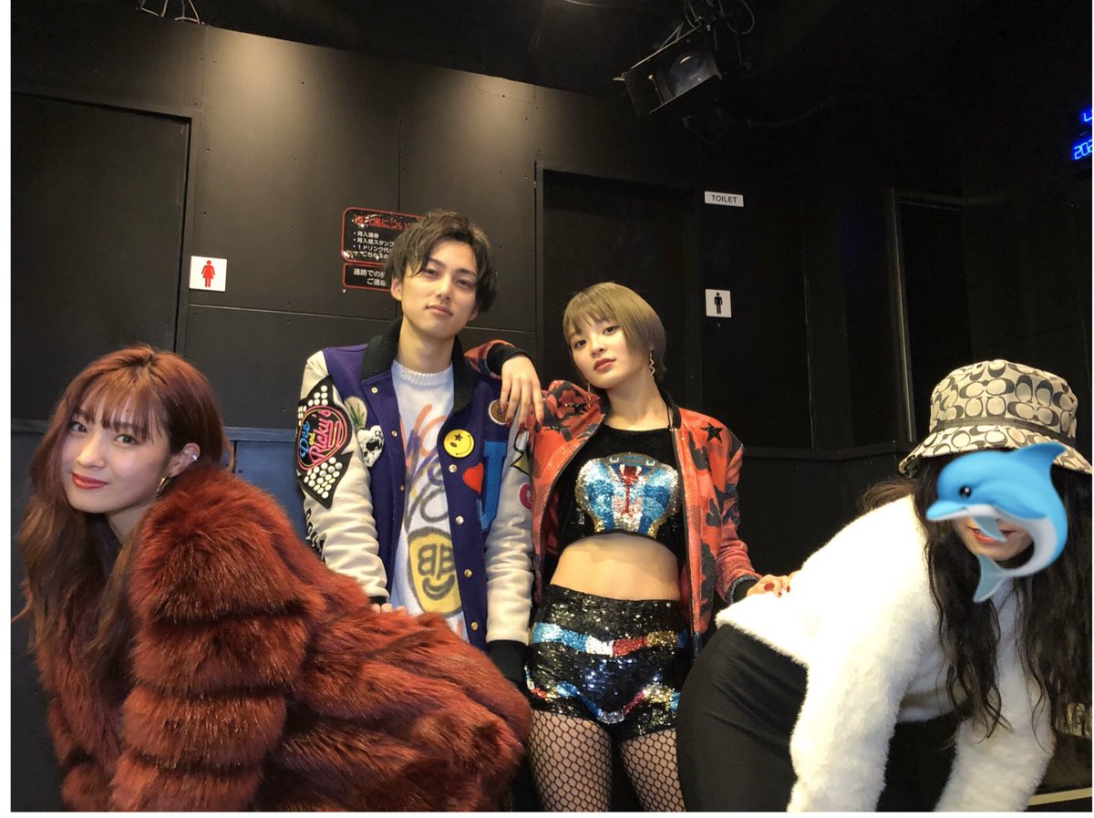 Kei_Love_JupJ's tweet photo. #jupj 超絶ライブ楽しかったぁ♪
本当っ、大好きだ #じゃんぷあっぷじょい ❤️
#crazysweets カッコイイわ💕
🚻の前で #決めポーズ 混じってみた🤣
#福岡ポケット #グループショット #YouTube見てね #LINEMUSIC配信中
https://t.co/IQZSKTq3yU https://t.co/nXTkZckOhr