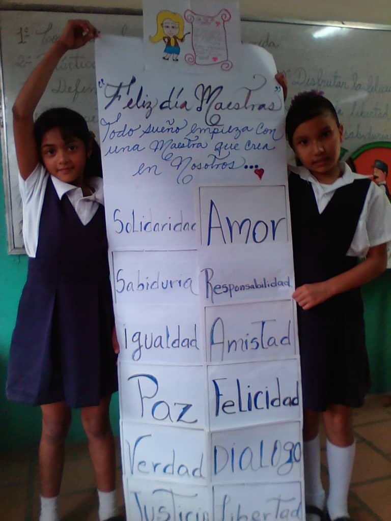 fuertemurachi's tweet photo. Actividad todo sueño comienza con una maestra que crea en nosotros amor, sabiduría...; extendido de asfalto frio en patio central; casting grupo de interés de porristas del Fuerte Murachi. @ZonaEducTachira @Crazet2011 @circuitoeduca11 @MPPEDUCACION @01Ptmstachira  @fuertemurachi. https://t.co/ug9zhxNshR