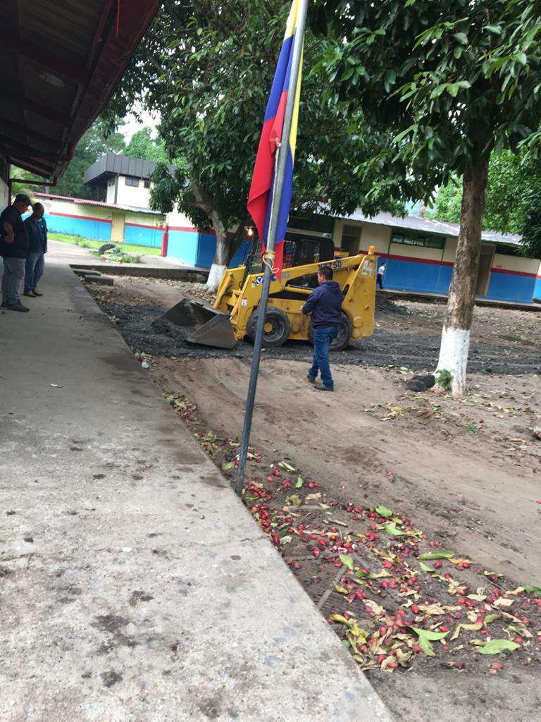 fuertemurachi's tweet photo. Actividad todo sueño comienza con una maestra que crea en nosotros amor, sabiduría...; extendido de asfalto frio en patio central; casting grupo de interés de porristas del Fuerte Murachi. @ZonaEducTachira @Crazet2011 @circuitoeduca11 @MPPEDUCACION @01Ptmstachira  @fuertemurachi. https://t.co/ug9zhxNshR