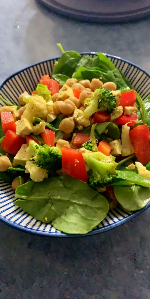 CaitlynnPascua's tweet photo. Day 14 of #Gymshark66 & challenge 2 is done โ
meal prepped 3 home cooked meals for this week #prepweek66 ๐ Iโve always procrastinated meal prep but thinking this will really help me stick to my meal plan & no junk โ all recipes are #vegan & ingredients are below ๐๐ฝ๐ฑ @Gymshark https://t.co/3UtJ40QFT6